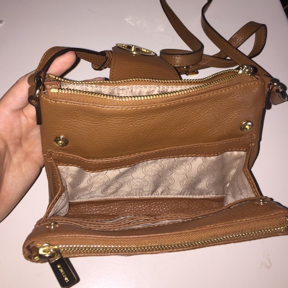 Tan- Michael Kors Wallet purse - Picture 3 of 4