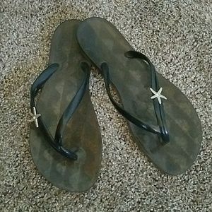 NWOT starfish flip flops