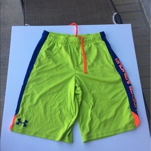 Boys under armour shorts YL
