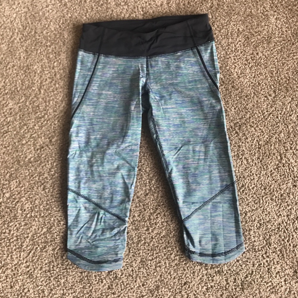 Rare Lululemon Run: Excel Crops Wee are from Space