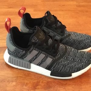 le adidas nmd r1 glitch confezione 105 poshmark le adidas nmd r1 glitch confezione 105 poshmark