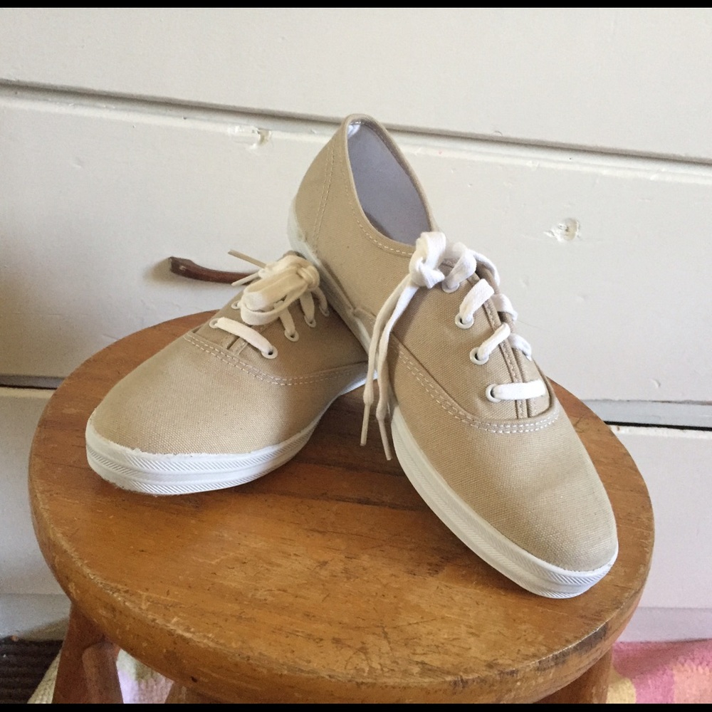 New/Never worn Keds 7.5 wide sand tan
