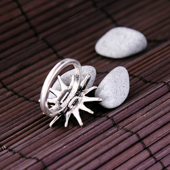 Starburst Ring - Picture 3 of 3