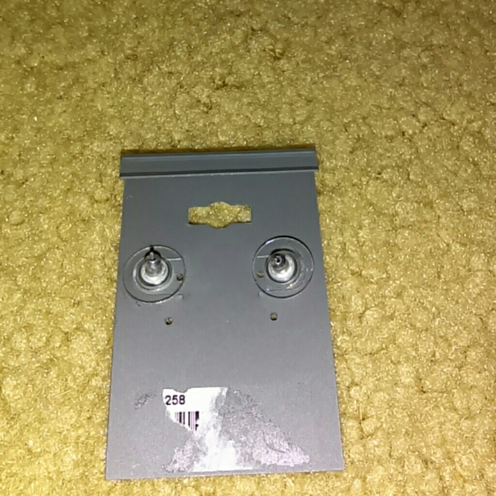Earring - Picture 2 of 2