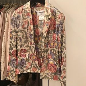 CHANEL BLAZER SIZE 40 CHANEL BLAZER SIZE 40