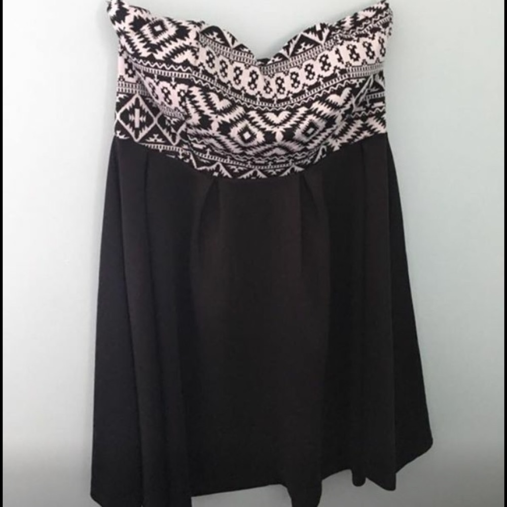 Strapless dress
Size: large