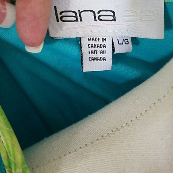 Floral ruffled layered top size Large - Picture 2 of 3