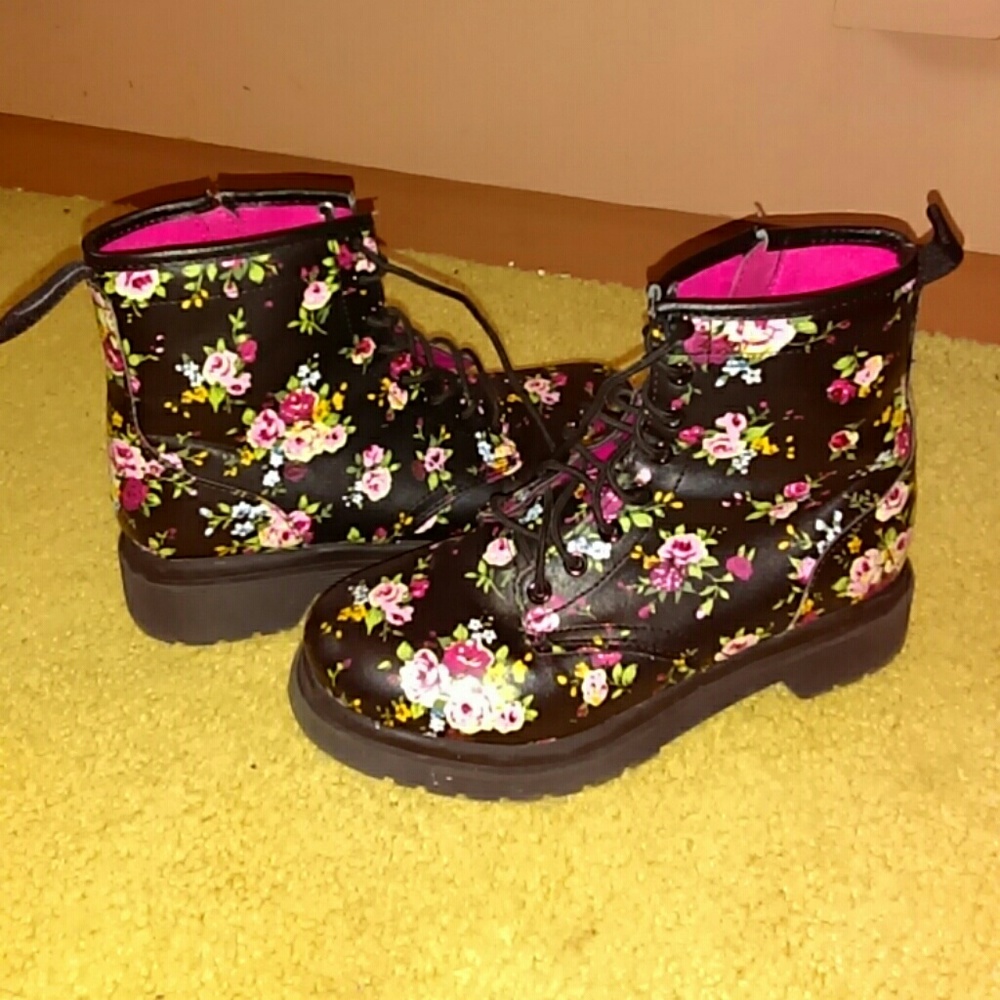 Combat boots