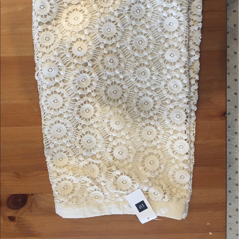 Gap skirt