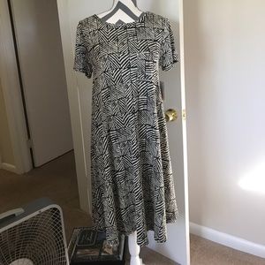 Medium Lularoe Carly