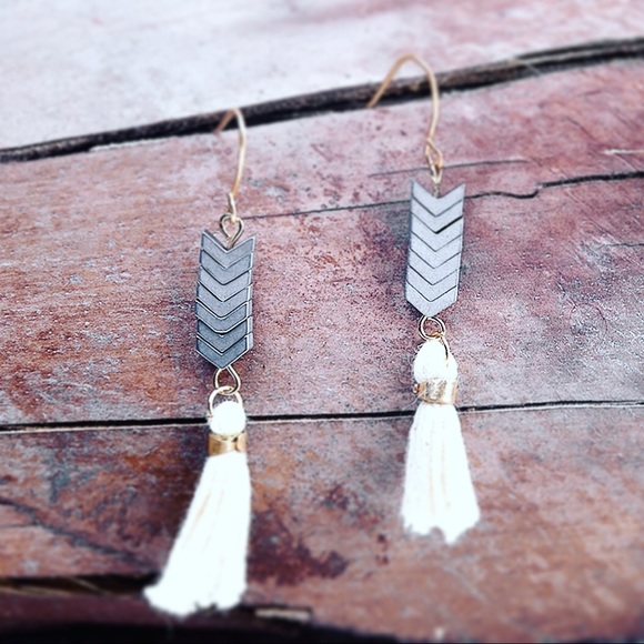 Moto-Chic Tassel Earrings - Picture 4 of 5