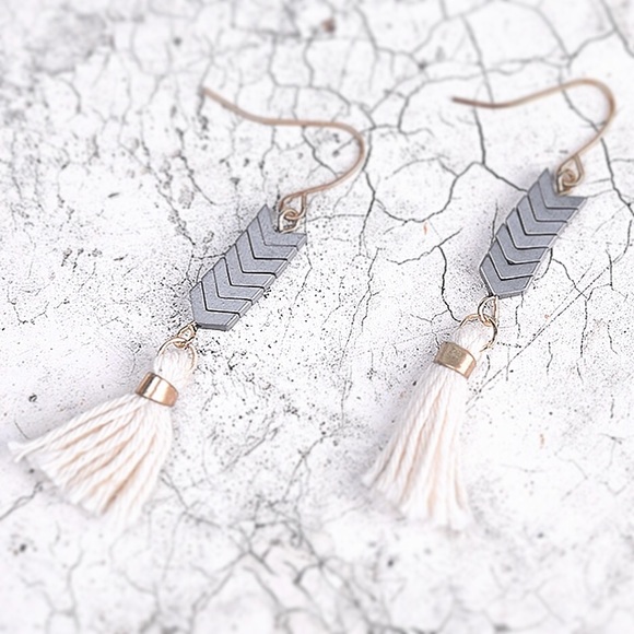 Moto-Chic Tassel Earrings - Picture 3 of 5