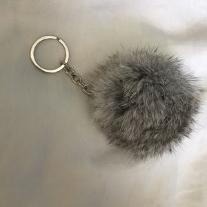 Keychain!! Fuzzy ball Grey/black/white💙