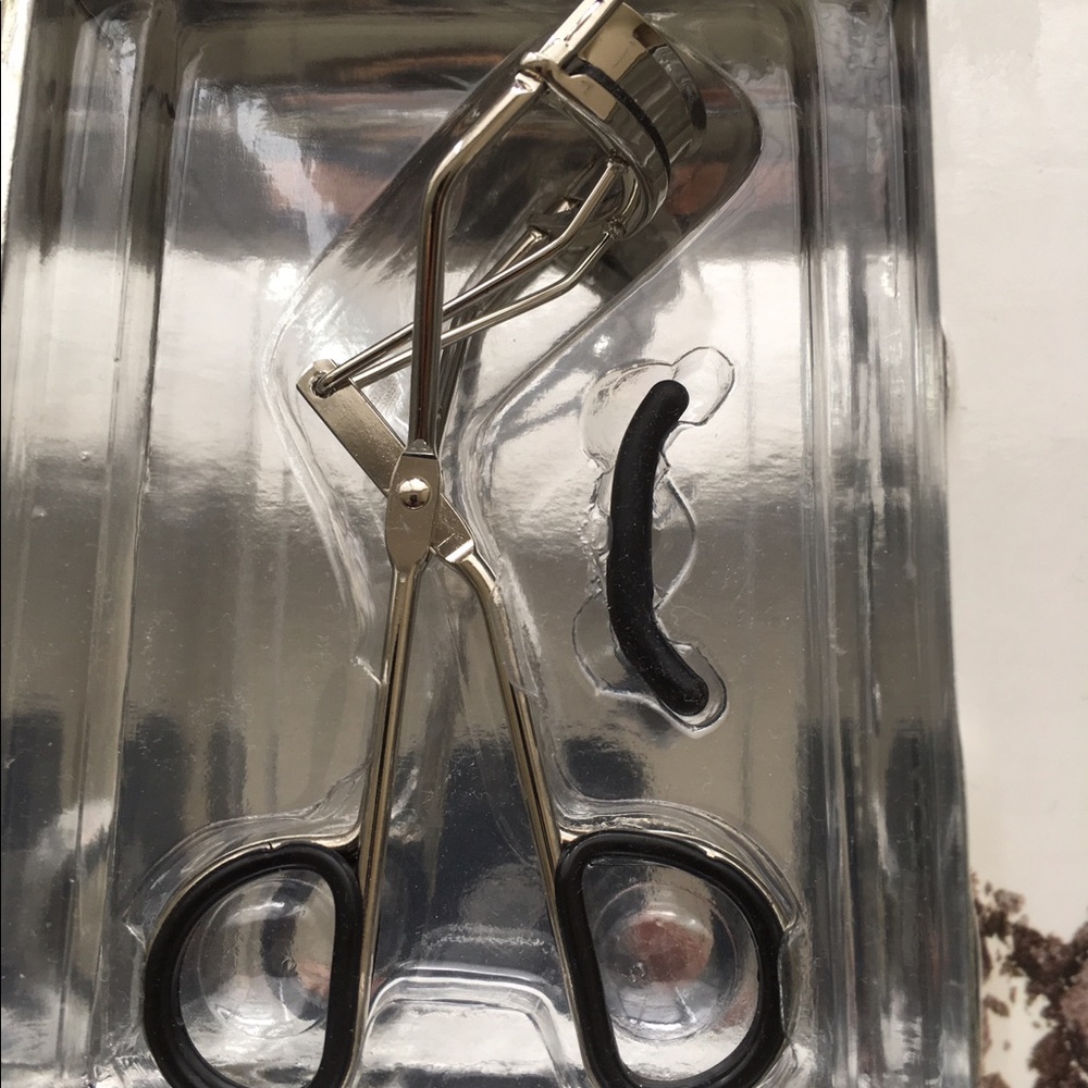 Eye lash curler new with extra pad Premium design