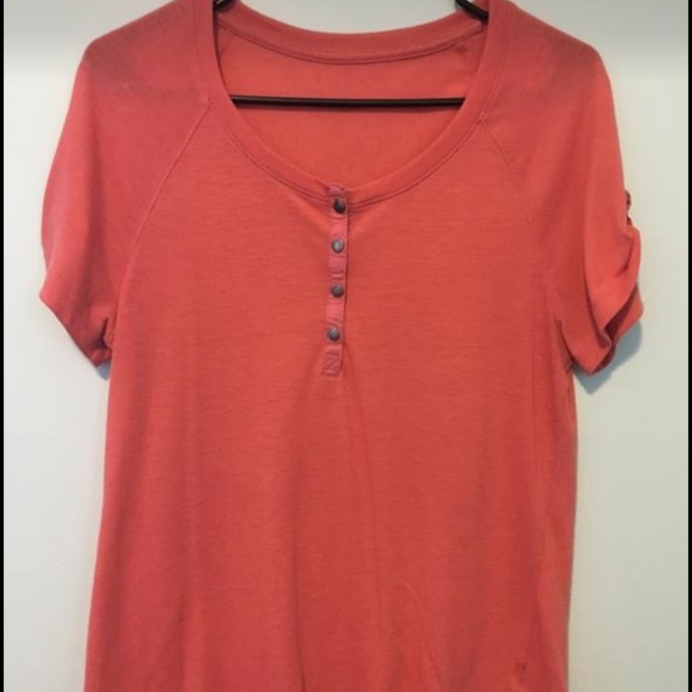 Coral tee