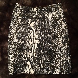 NWOT Small Bodycon Snakeskin Skirt