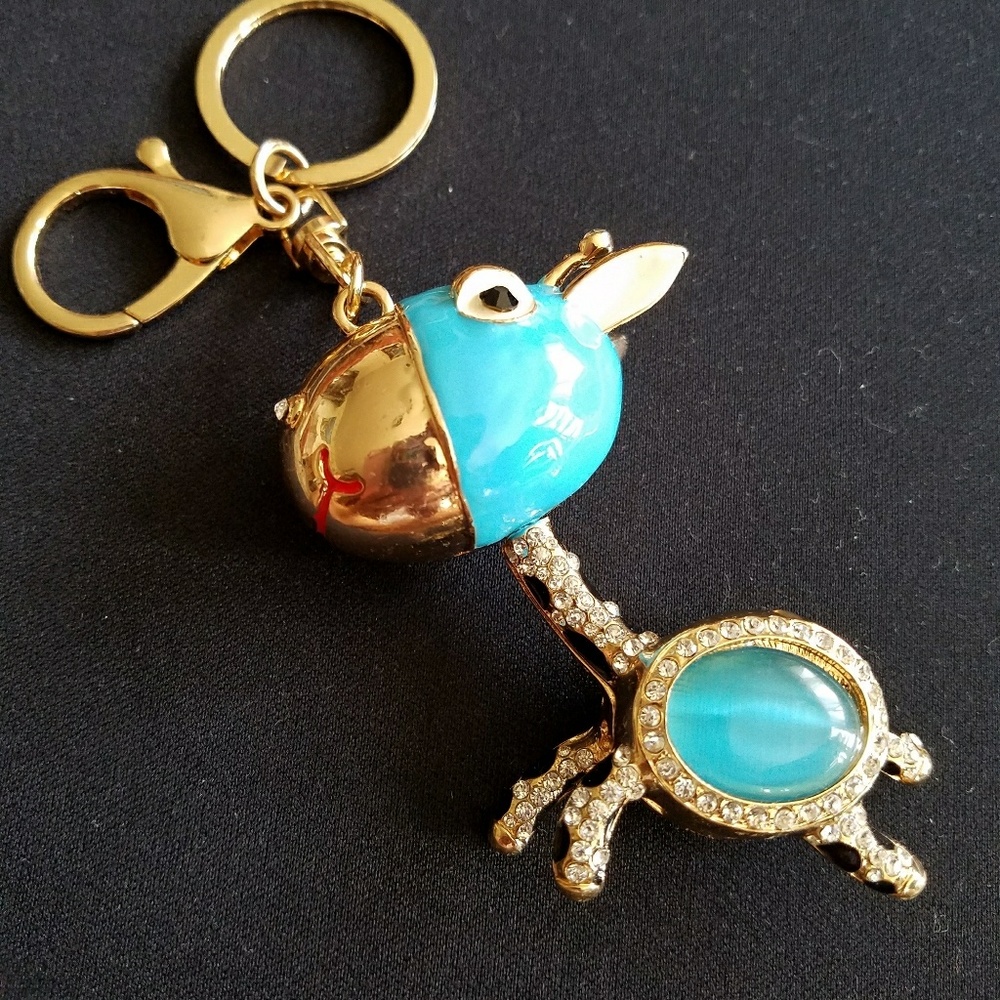 CUTE GIRAFFE KEYCHAIN