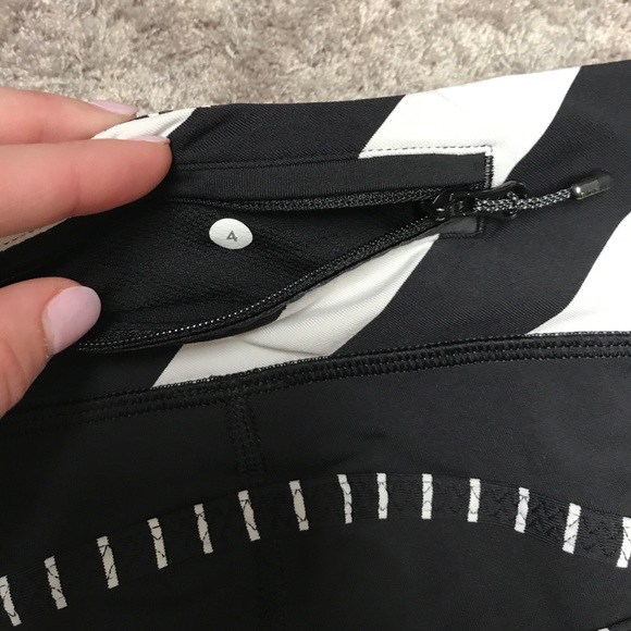 LULULEMON-Size 4 crop! - Picture 4 of 8