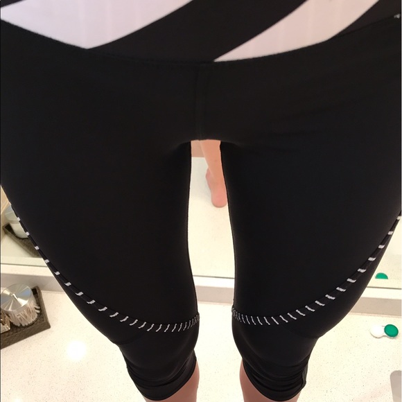 LULULEMON-Size 4 crop! - Picture 2 of 8