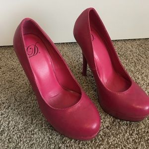 Magenta heels