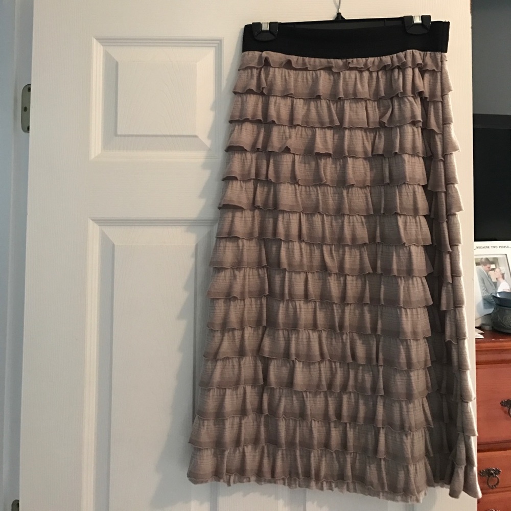 Gorgeous ruffle skirt by Lavish size M