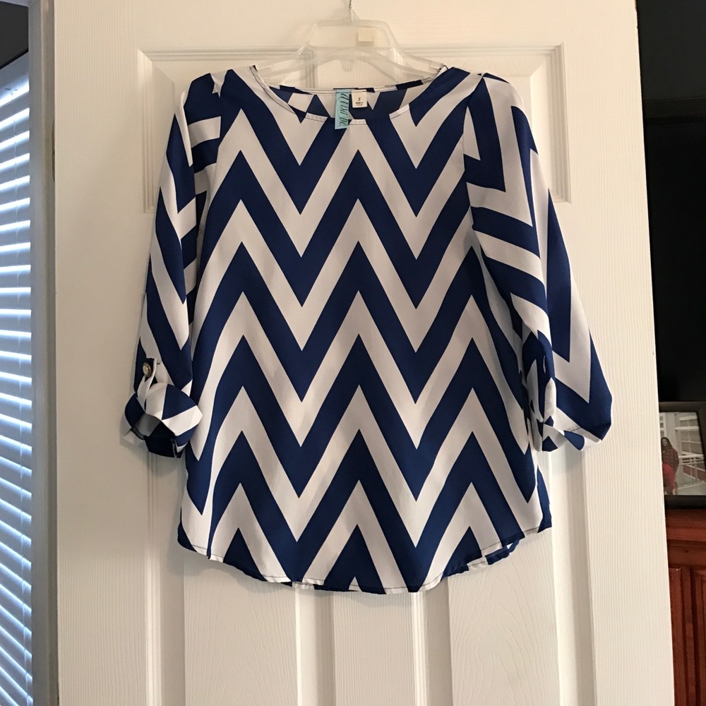 Blue & white boutique chevron top size small