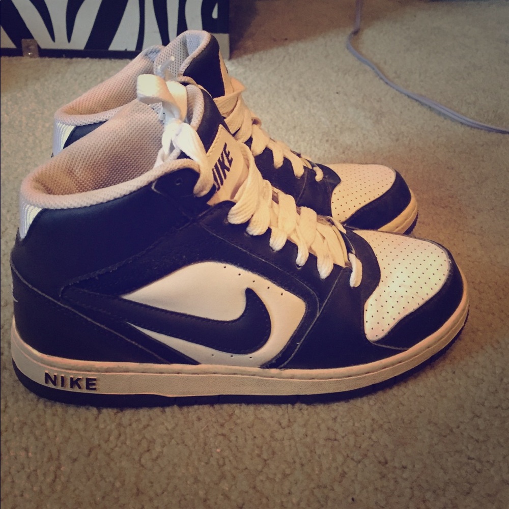 Nike High top Sneakers - size 5