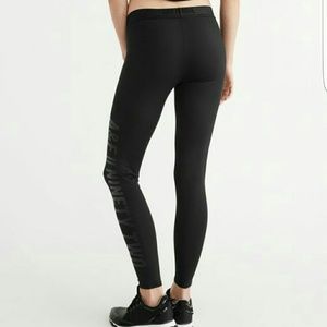 NWT **Abercrombie black active graphic leggings**