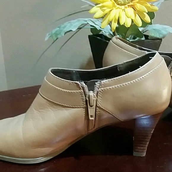 Super Comfy Tan Leather Ankle Boots - Picture 3 of 6