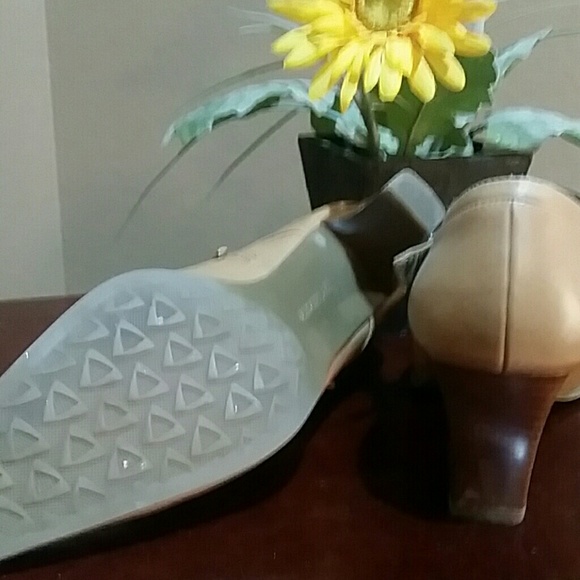 Super Comfy Tan Leather Ankle Boots - Picture 6 of 6