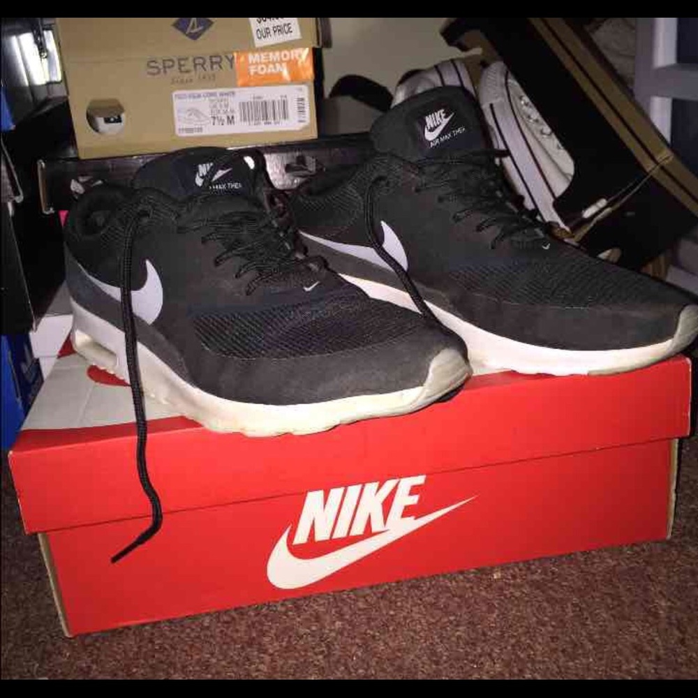 Nike Thea