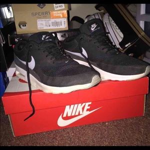 Nike Thea