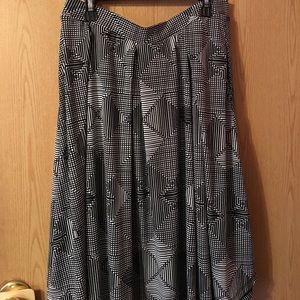 NWOT Lularoe black & white Madison skirt