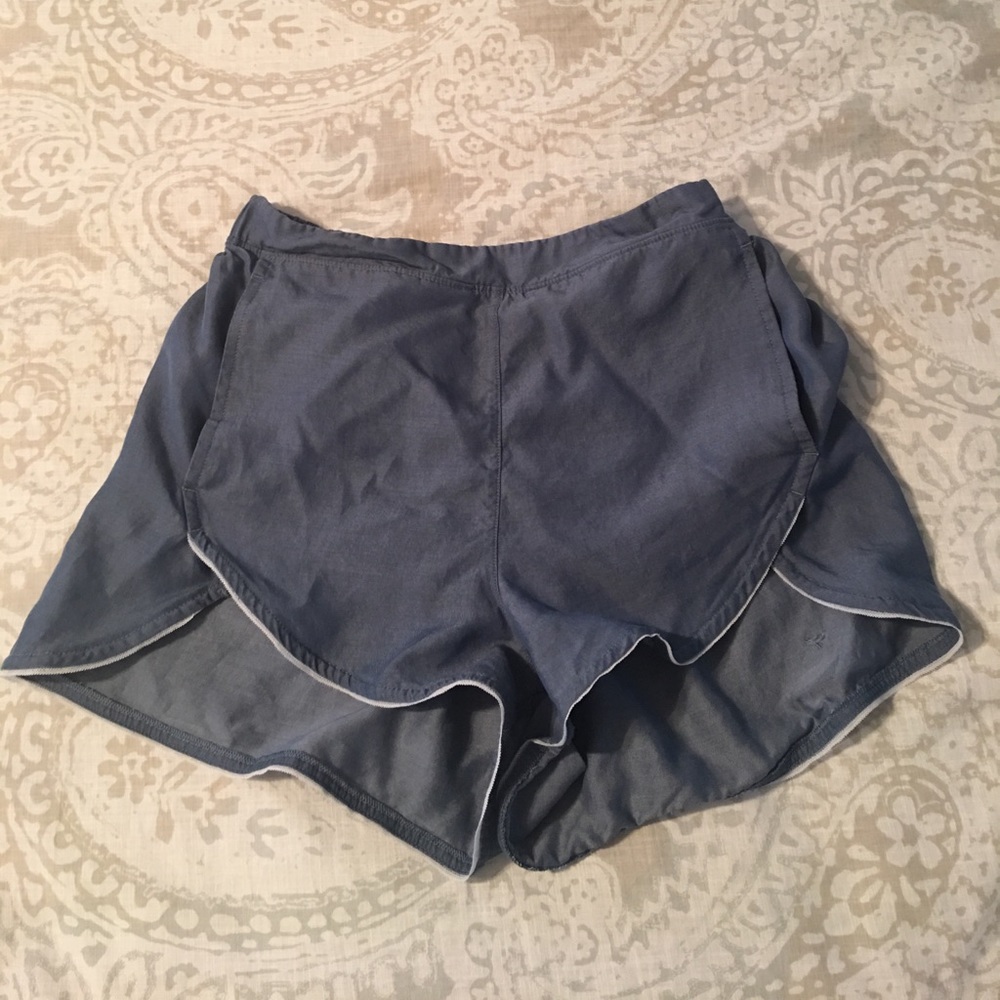 Lululemon casual blue short, sz 4