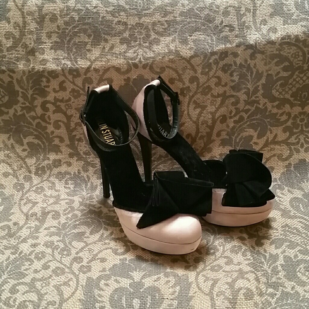 Satin and velvet pumps