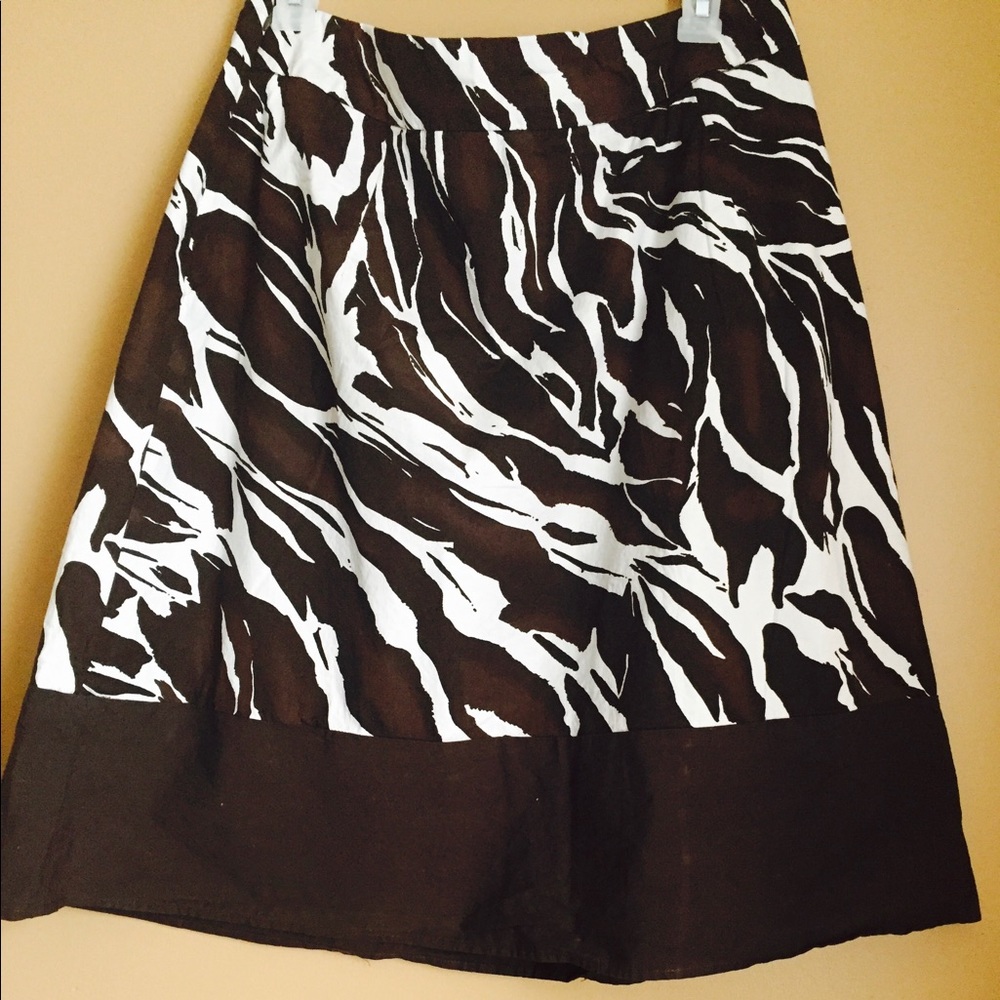 Front Pleated Appraisal Skirt.