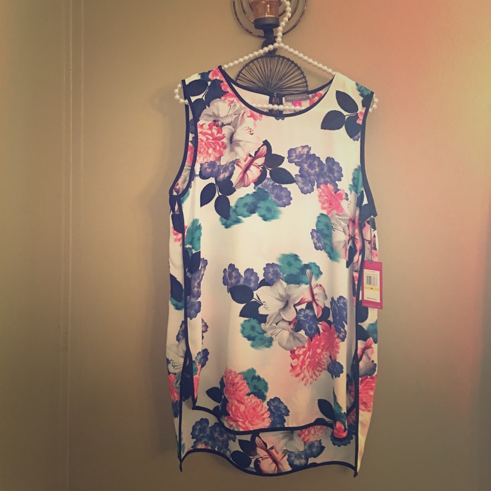 💋💋Vince Camuto Designer Floral Blouse