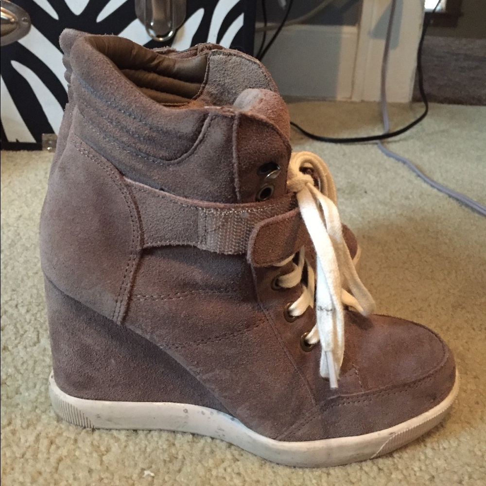 Steve Madden Suede Grey Sneaker heels Size 6.5