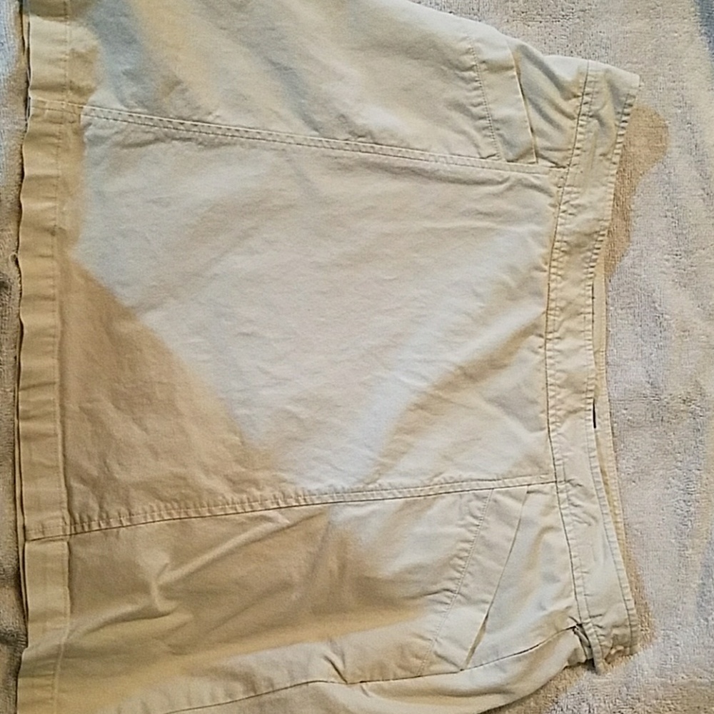 Dockers skort in khaki