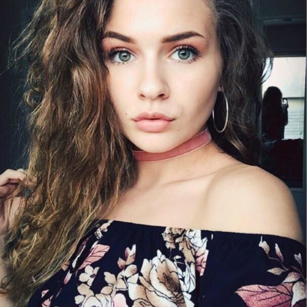 Meet your Posher, Abbey