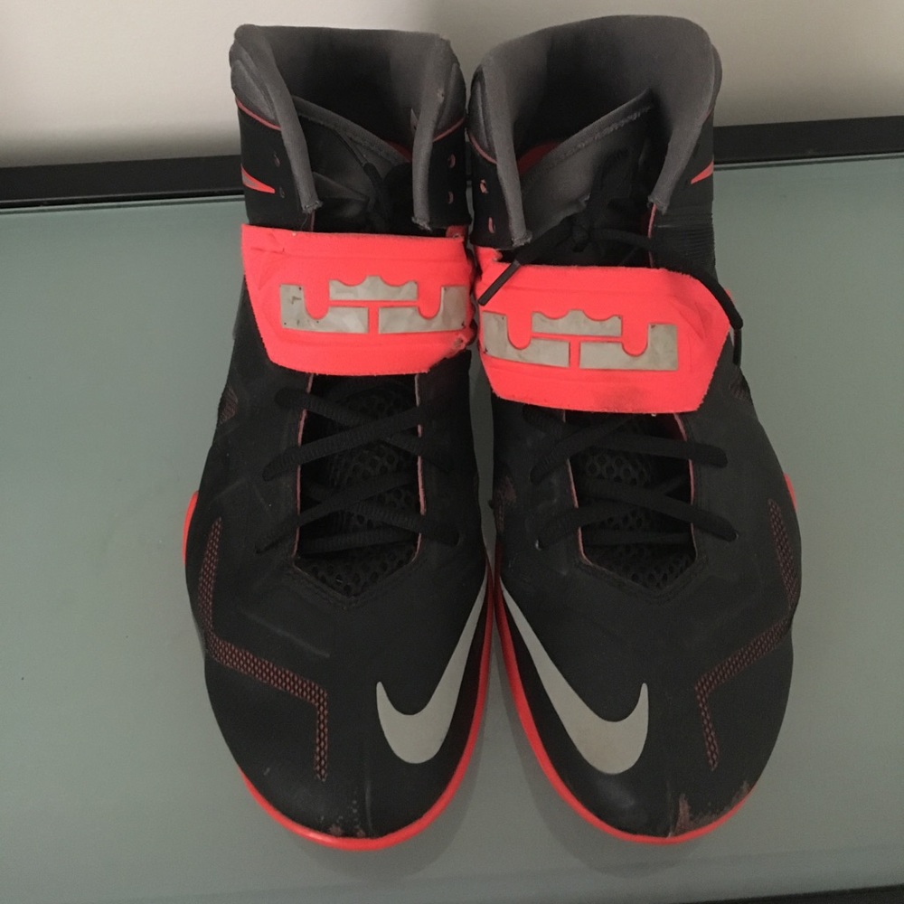 Nike lebron soldiers