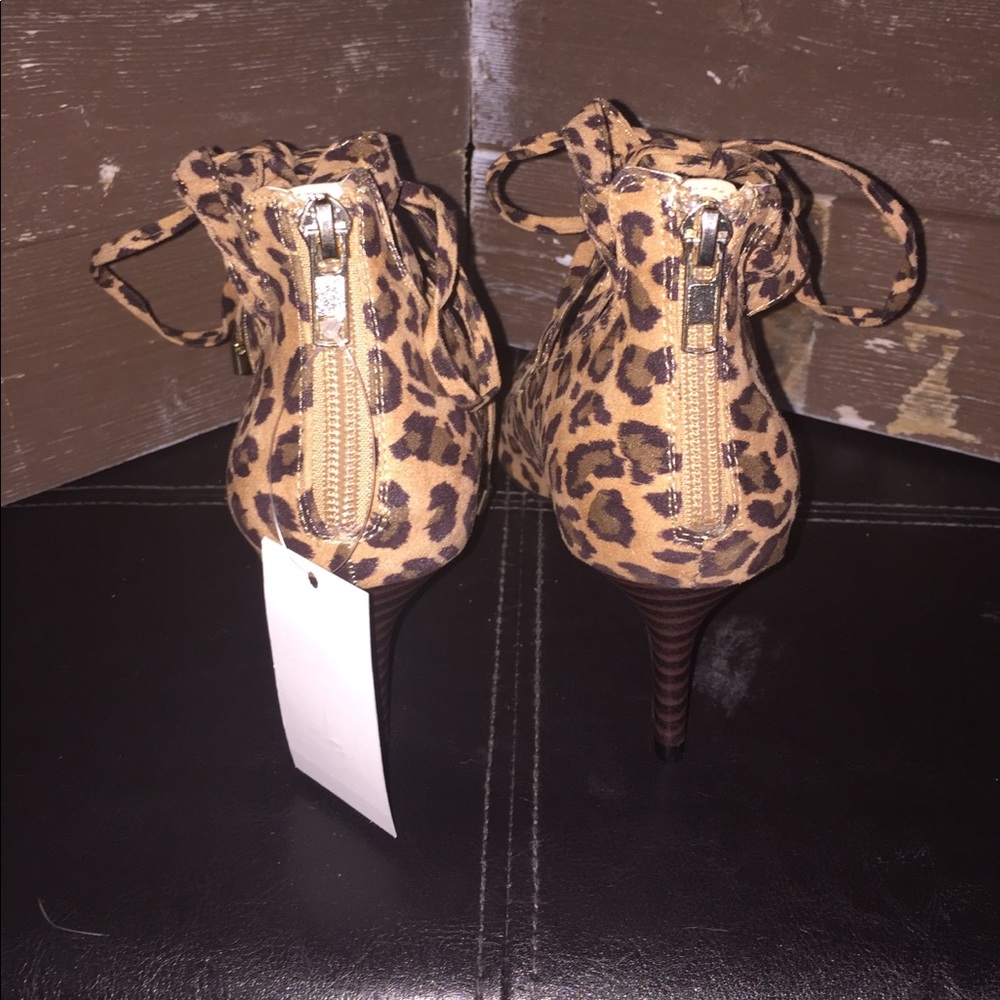 Designer Women's Shoes - Picture 2 of 7