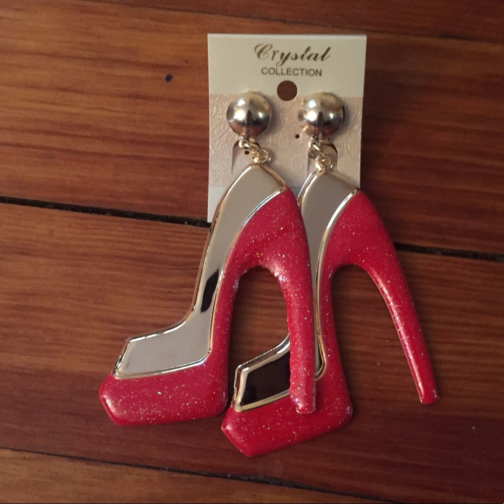 Red pumps earrings