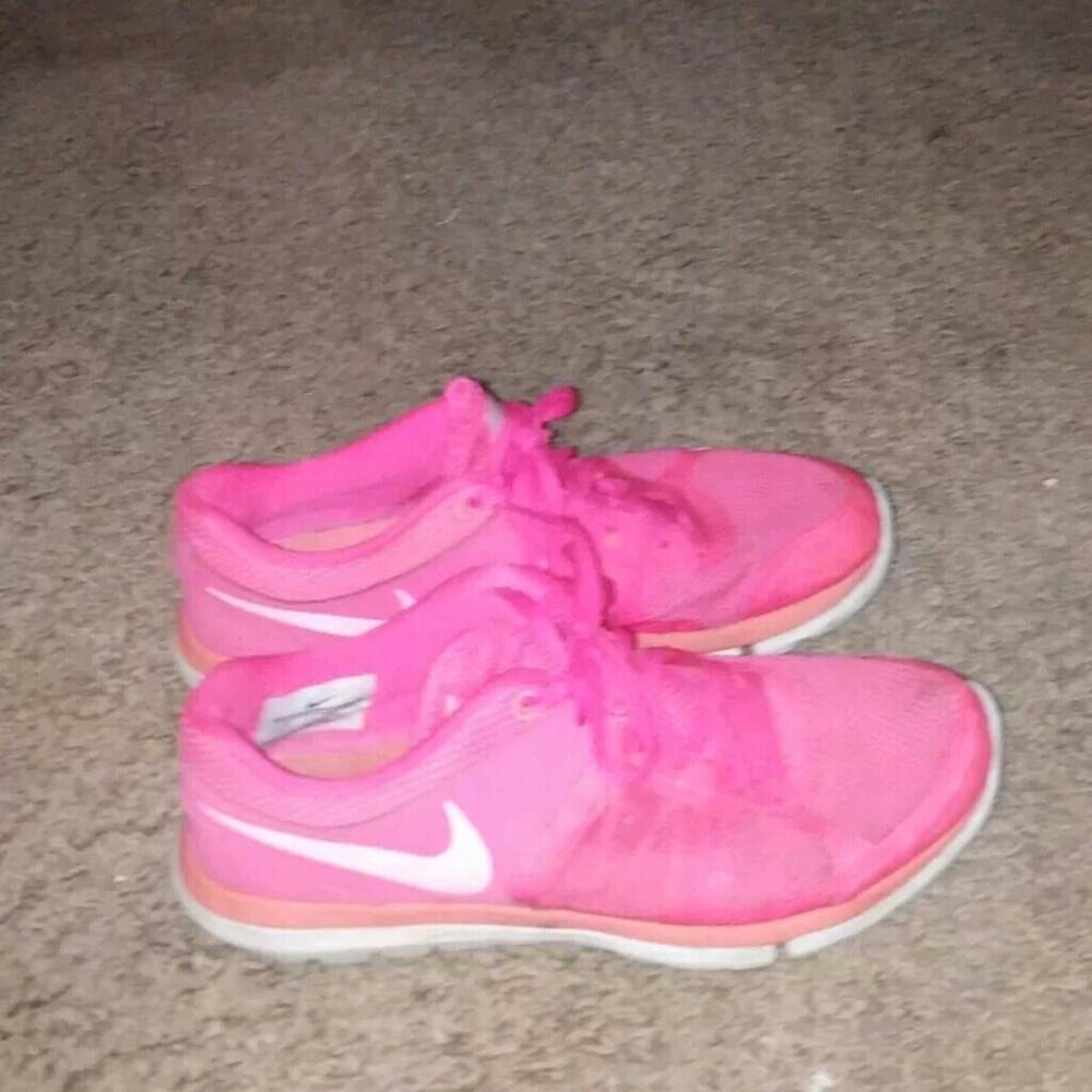 Nike tennis shoe