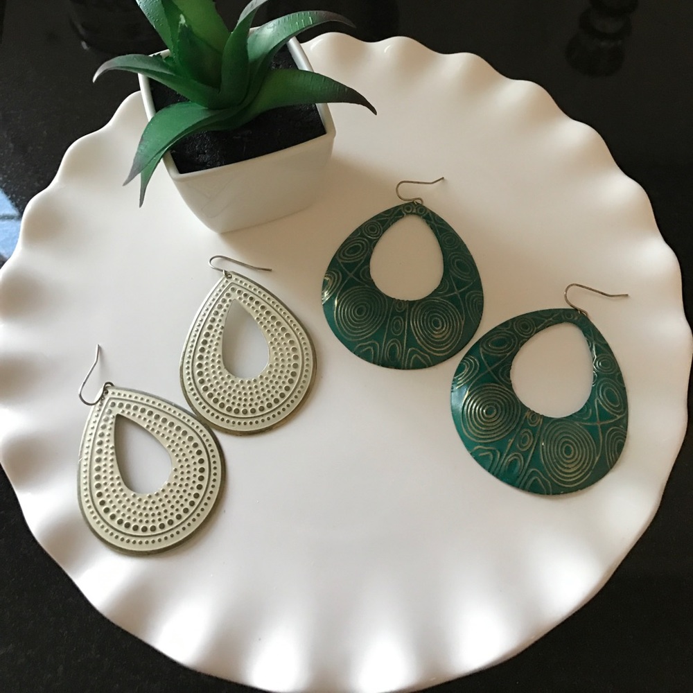 Set of 2 pairs of earrings