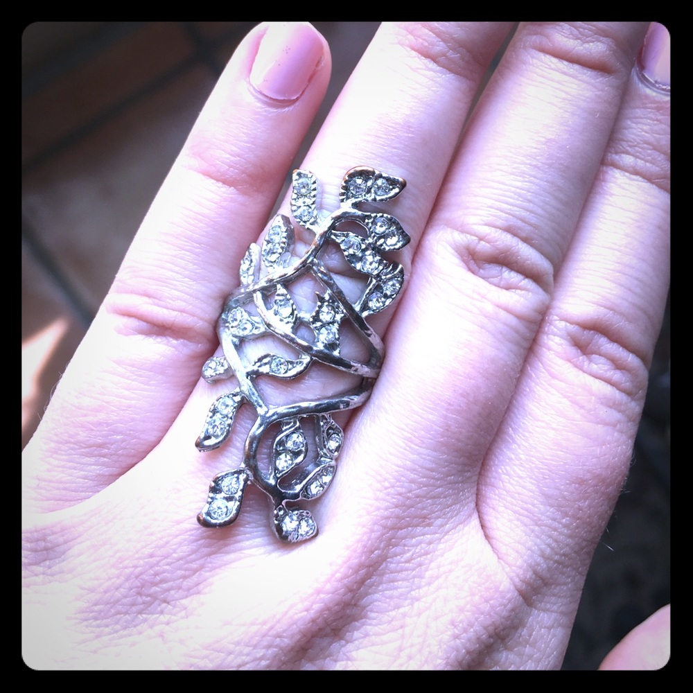 Elegant jeweled vine ring
