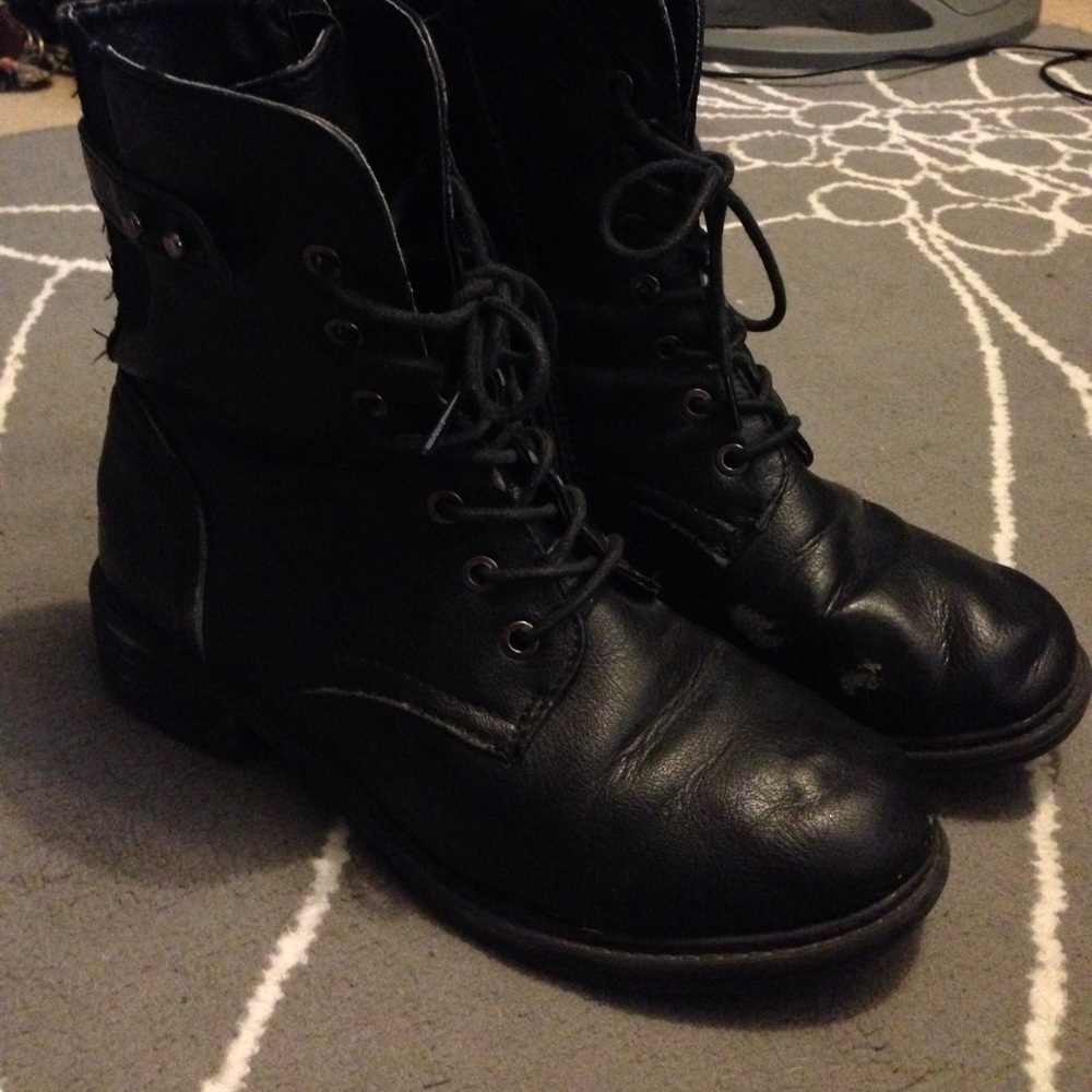 Combat boots