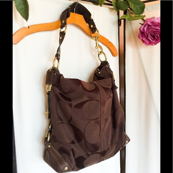 Dark Chocolate Coach Carly - Picture 2 of 8