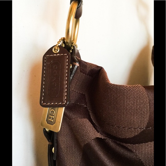 Dark Chocolate Coach Carly - Picture 4 of 8