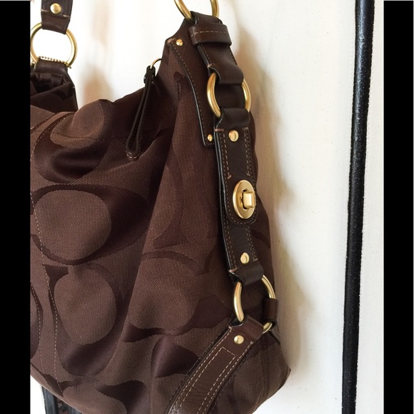 Dark Chocolate Coach Carly - Picture 5 of 8